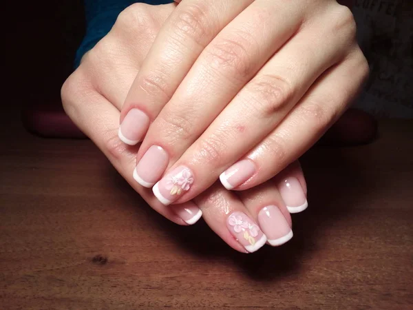 Manicurista Hizo Excelentemente Trabajo Una Hermosa Manicura Con Gel Polaco —  Fotos de Stock