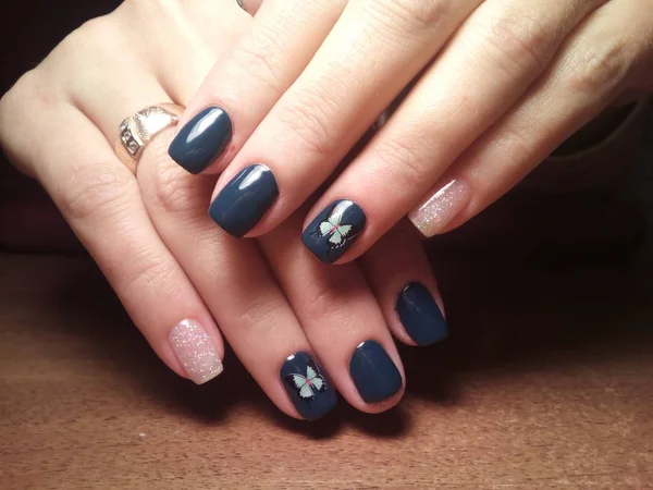 Manicurista Hizo Excelentemente Trabajo Una Hermosa Manicura Con Gel Polaco — Foto de Stock