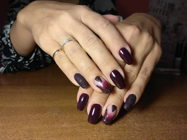 Manicurista Hizo Excelentemente Trabajo Una Hermosa Manicura Con Gel Polaco — Foto de Stock