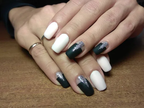 Manicurista Hizo Excelentemente Trabajo Una Hermosa Manicura Con Gel Polaco —  Fotos de Stock