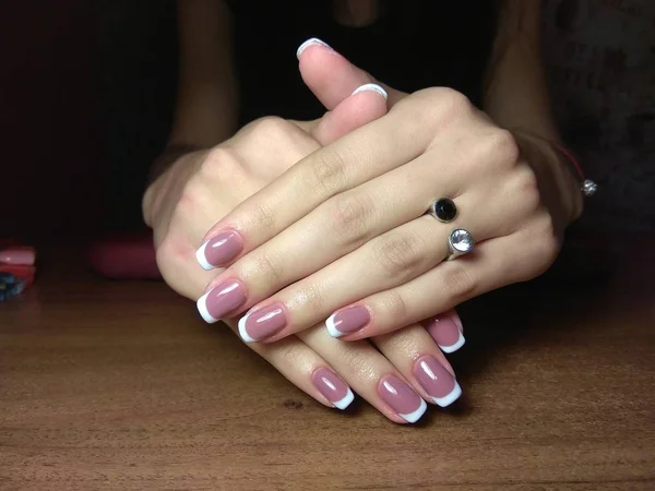 Manicurista Hizo Excelentemente Trabajo Una Hermosa Manicura Con Gel Polaco — Foto de Stock