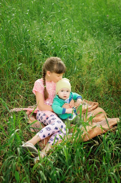 Happy Sister Healthy Younger Boat Walk Happy Together Summer Park — Stock Photo, Image