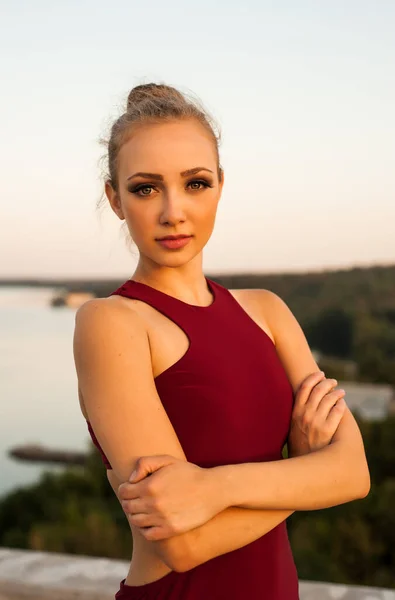 Menina Cara Dançarinos Executar Uma Dança Apaixonada Juntos Livre Natureza — Fotografia de Stock