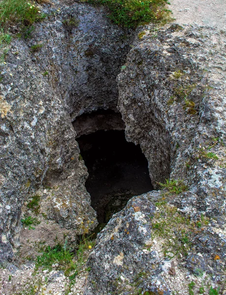 Photo of dark cave hole in the rock — Stock Photo, Image