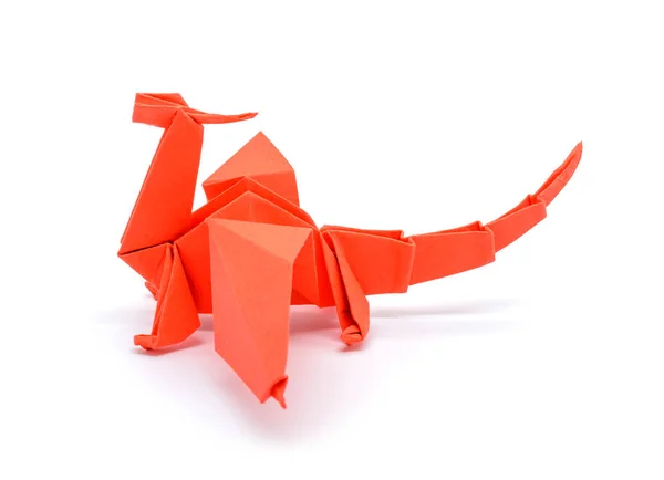 Foto de origami dragón rojo aislado sobre fondo blanco — Foto de Stock