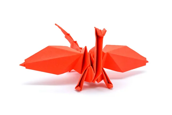 Foto de origami dragão vermelho isolado no fundo branco — Fotografia de Stock