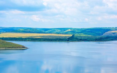 Güzel bir mavi bay yaz adlı fotoğrafı