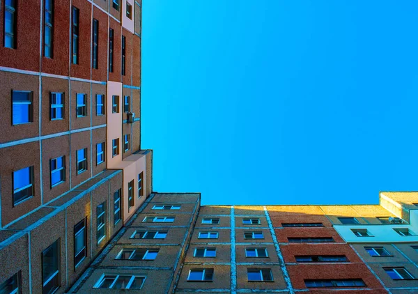 Photo of the building corner with blue sky — Stock Photo, Image