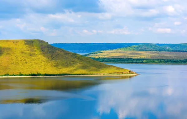 Güzel bir mavi bay yaz adlı fotoğrafı