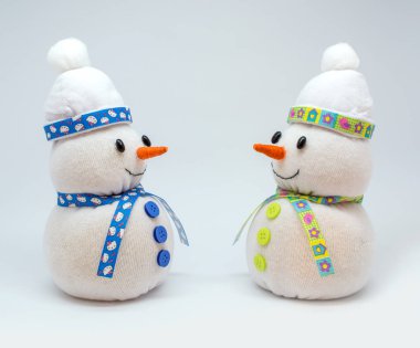 Nötr arka plan üzerinde izole snowmans fotoğrafı