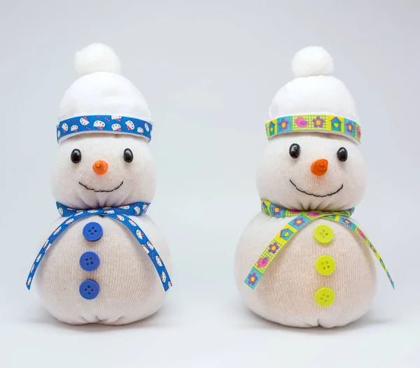 Foto de muñecos de nieve aislados sobre fondo neutro — Foto de Stock