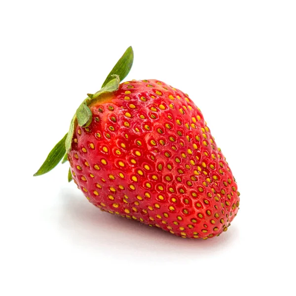 Foto de fresa roja aislada sobre fondo blanco — Foto de Stock