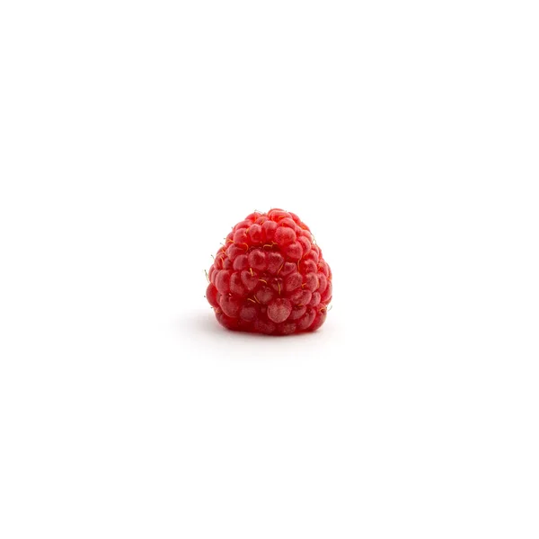 Foto von frischen roten Himbeeren isoliert auf weißem Hintergrund — Stockfoto