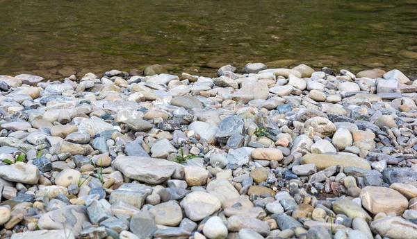 해변에 아름다운 돌들의 — 스톡 사진