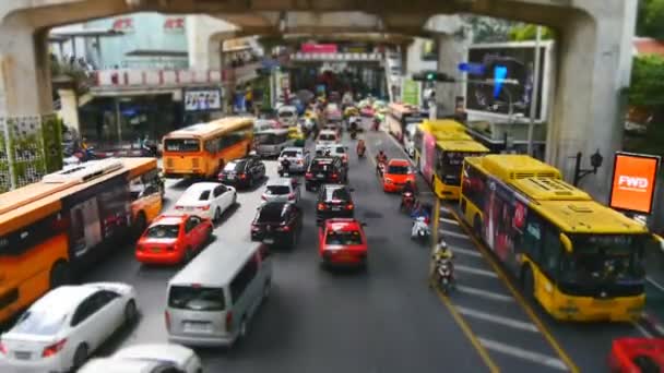Chao Loem Pao cruce en Bangkok — Vídeo de stock
