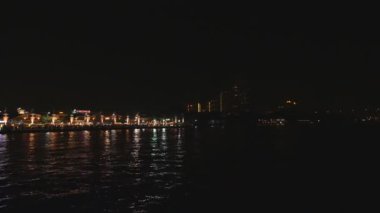 Bangkok Chao Phraya River gece görünümü