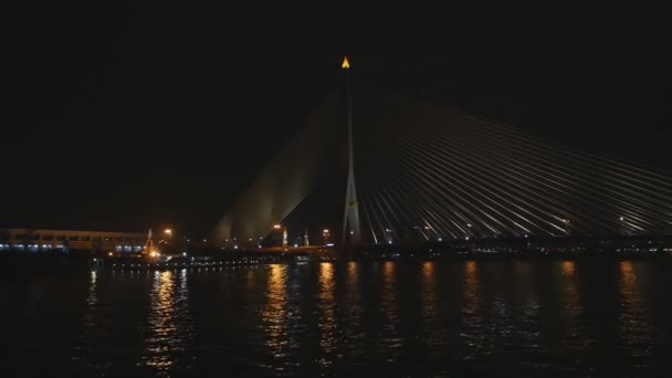 Bangkok Chao Phraya River gece görünümü — Stok video