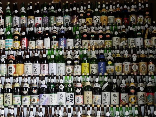 Botol sake Jepang (Tokyo, Jepang - 23 Oktober 2016 ) — Stok Foto