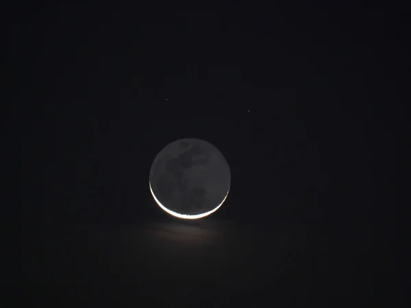 Hilal ay (Tokyo, Japonya-Ekim 29, 2016 earthshine)
