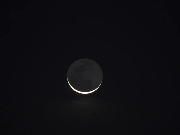 Hilal ay (Tokyo, Japonya-Ekim 29, 2016 earthshine)
