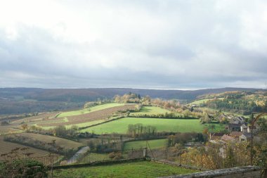 Hill in Vezelay, Fransa en güzel köy birini görünümden sabah 