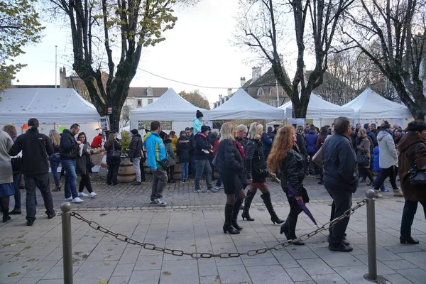 Beaune 'deki Les Trois Glorieuses de Bourgogne 2016' da (Üç Şanlı Gün) açık hava mağazası