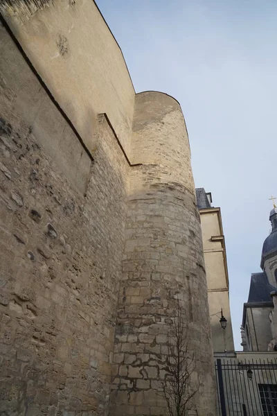 巴黎，法国 11 月 27,2016︰ 墙上的菲利普 · 奥古斯特 · — 图库照片