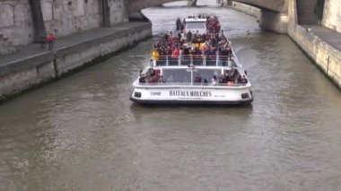 Saine, Paris üzerinde seyir