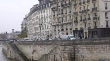K) Adası Paris'te cite