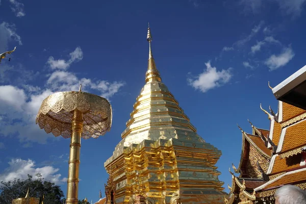 Pagoden på Doi Suthep tempel i Chiang Mai — Stockfoto