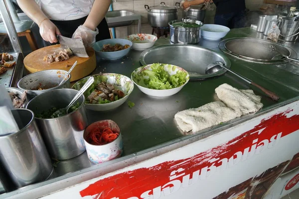 Cooking in Thai restaurant — Stock Photo, Image