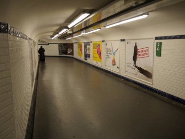 Paris Metro İstasyonu'na geçirilmesi