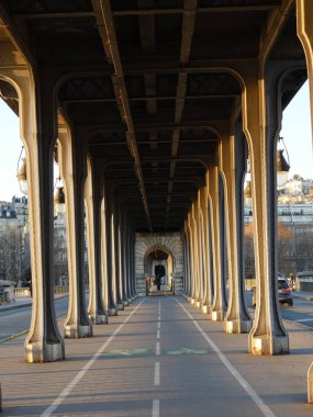 Bir Hakeim Köprüsü