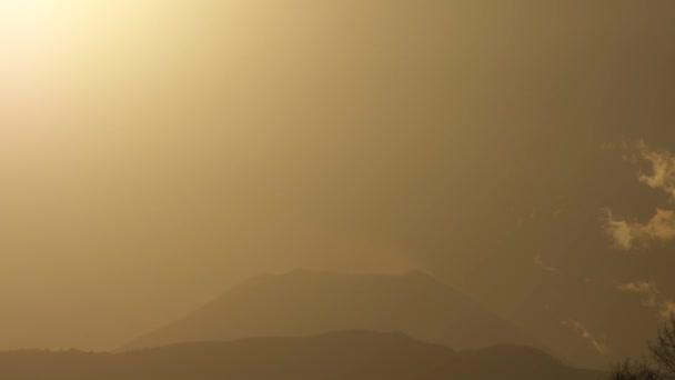 太阳落山那边富士山的山顶 — 图库视频影像