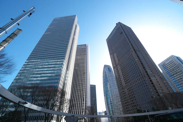 Tokio, Japón-8 de febrero de 2017: Edificios en Shinjuku, Tokio, por la mañana —  Fotos de Stock