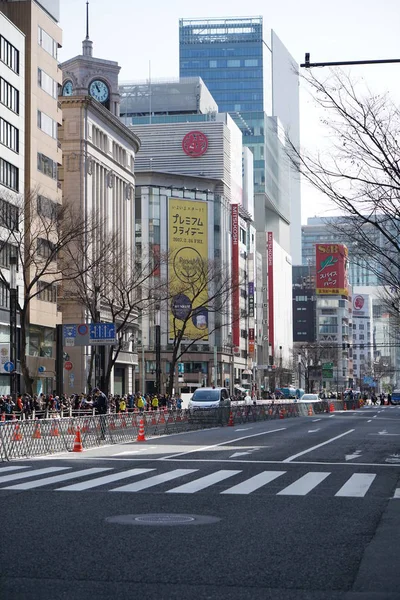 Tokyo, Japan-February 26, 2017:Background work of Tokyo Marathon in Ginza, Tokyo — Stock Photo, Image