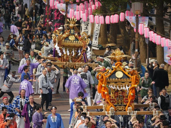 Tokyo, Japonya-Mart 19, 2017:golden taşınabilir tapınak veya Mikoshi