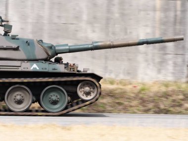 hareketli tank atış kaydırma