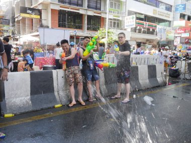 Songkran su Festivali Silom Road
