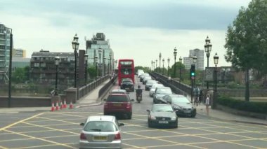 Londra Çift katlı yol 19 Battersea köprü görünümü