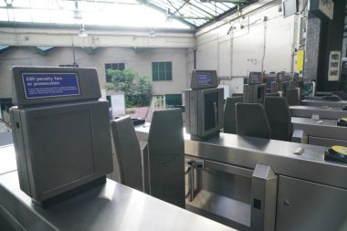 Edgware Road Metro İstasyonu otomatik bilet kapısı