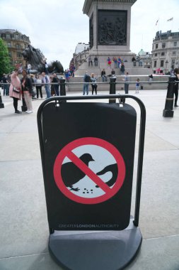 Do not feed pigeons sign in London clipart