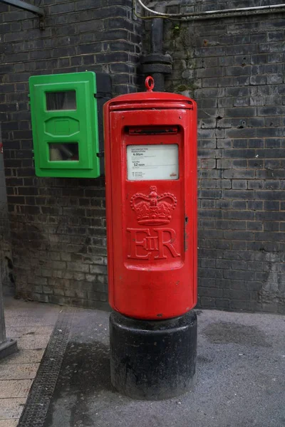 ロンドンのロイヤル メールの郵便ポスト — ストック写真