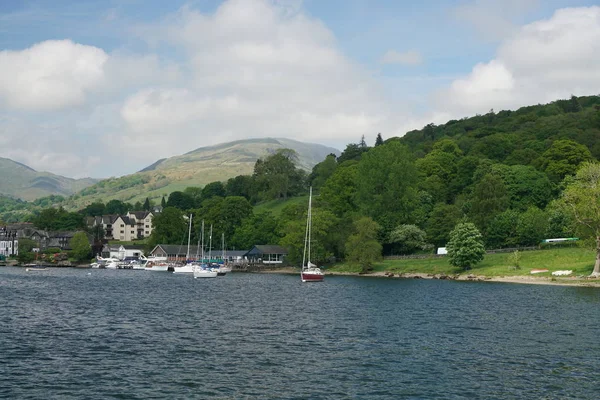 Vista del lago Windermere y orillas — Foto de Stock