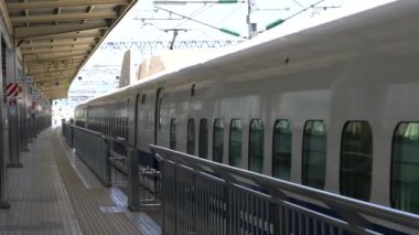 Kanagawa, Japonya-Temmuz 10, 2017:Shinkansen, Japon hızlı tren Odawara istasyonu hareket