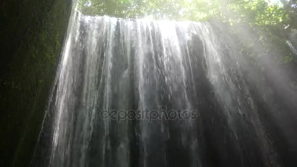 Tukad cepung wasserfall, bali, indonesien — Stockvideo