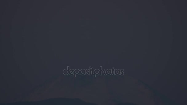 富士山在清晨逐渐变亮. — 图库视频影像