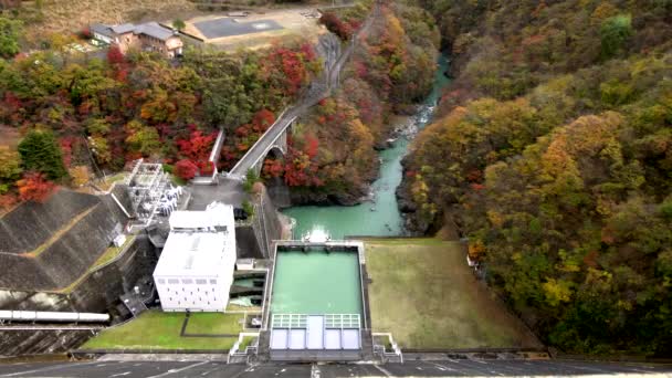 Elektrownia wodna w Ogochi Dam lub jezioro Okutama — Wideo stockowe