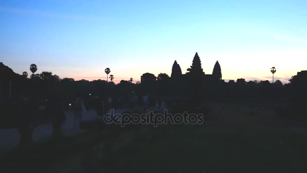 Siem Reap Kambodża Grudnia 2017 Ludzie Spacerem Grobli Angkor Wat — Wideo stockowe