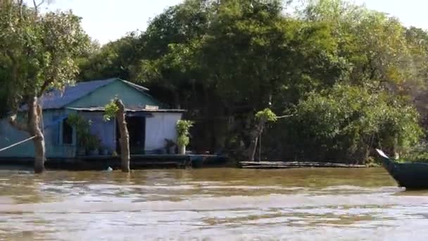 Tonle Sap Kambodža Prosinec 2017 Lidé Žijí Plovoucí Domy Řeky — Stock video